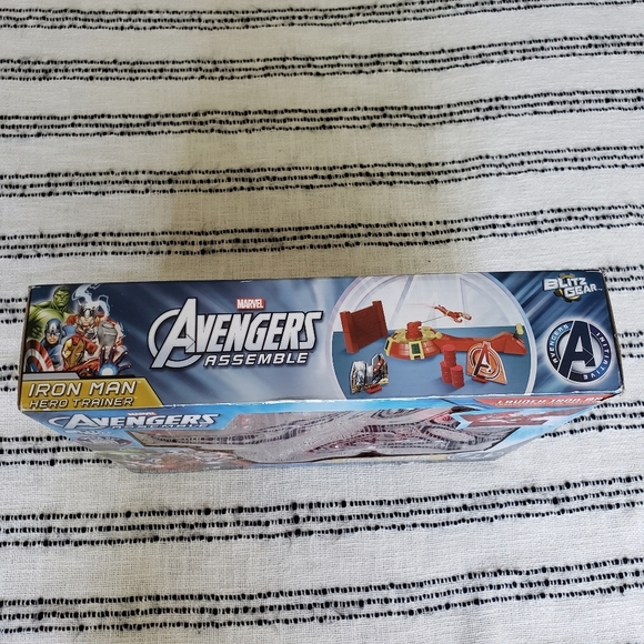 Marvel Avengers Assemble Iron Man Hero Trainer Flying Toy Playset - Picture 9 of 10